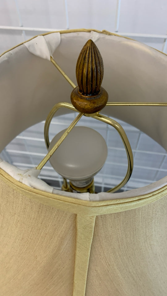 GOLDEN URN SHAPED LAMP W/TAN SHADE.