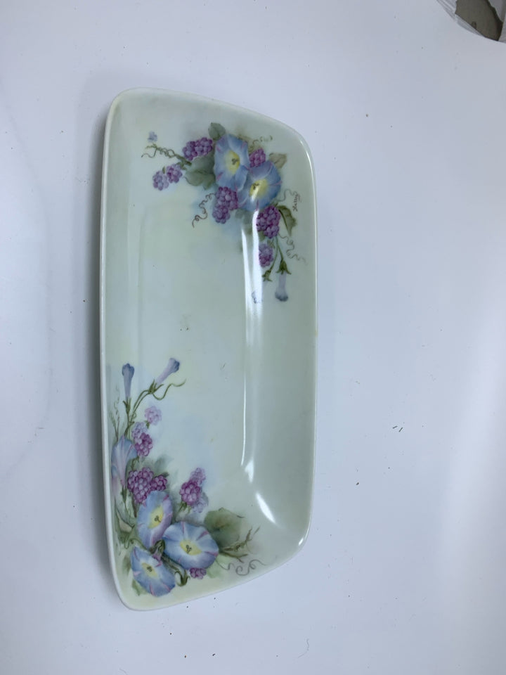 RECTANGLE TRAY BOWL W/ BLOSSOMING GRAPES/VINES.
