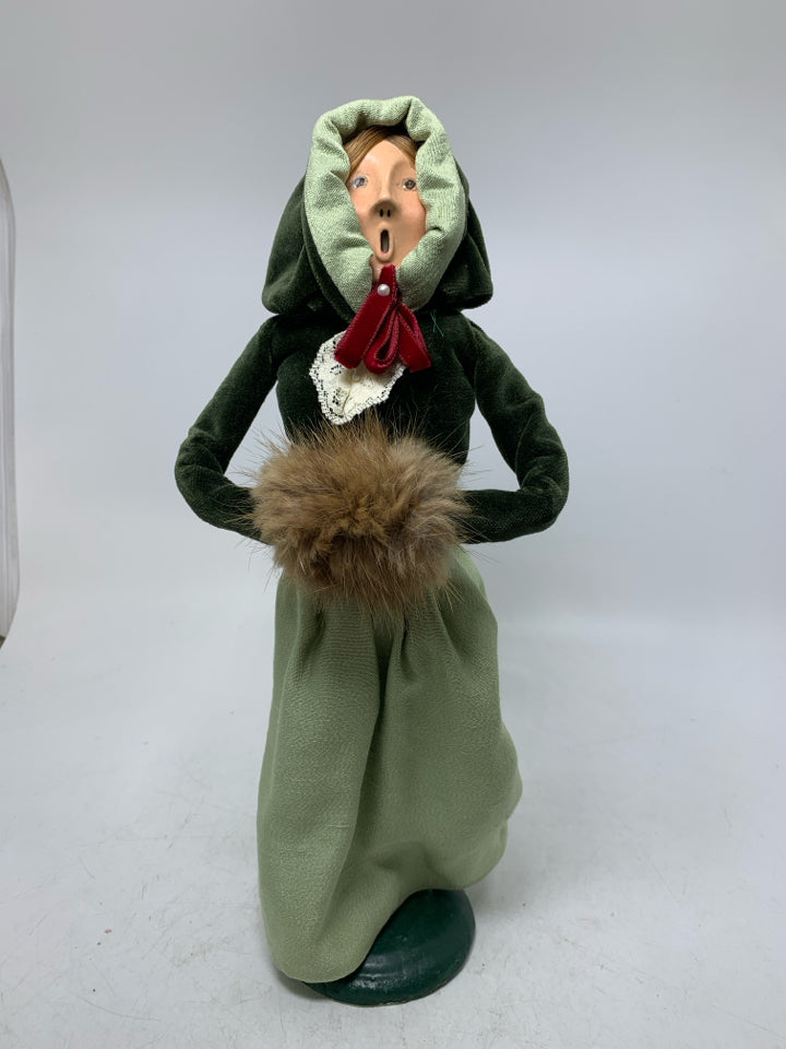 BYER'S CHOICE CAROLER W/ DARK GREEN COAT/HOOD FUR MUFF 1985.