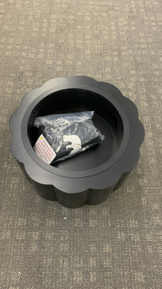 NIB FIRE PLACE DIRECT PORTABLE FIRE PIT.