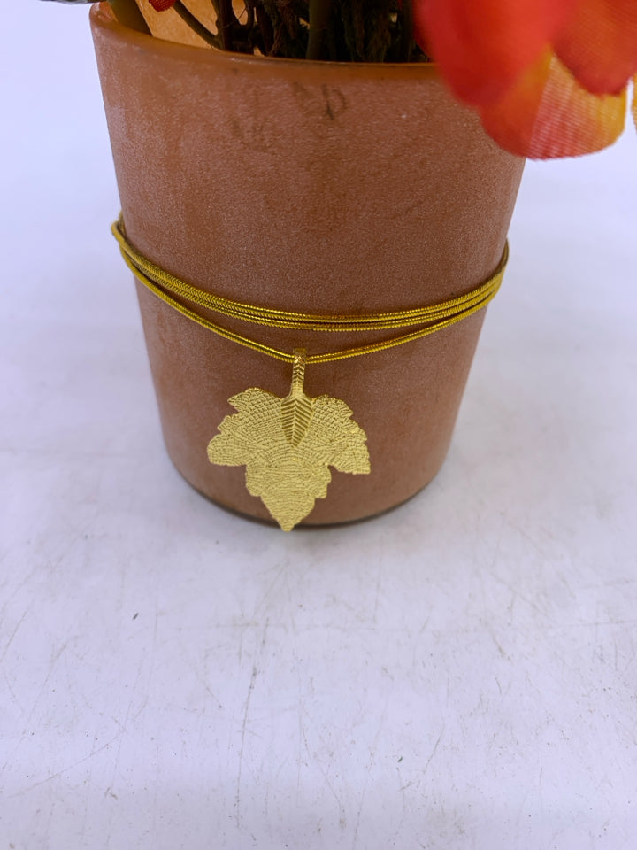 SMALL ORANGE FLORAL ARRANGEMENT.