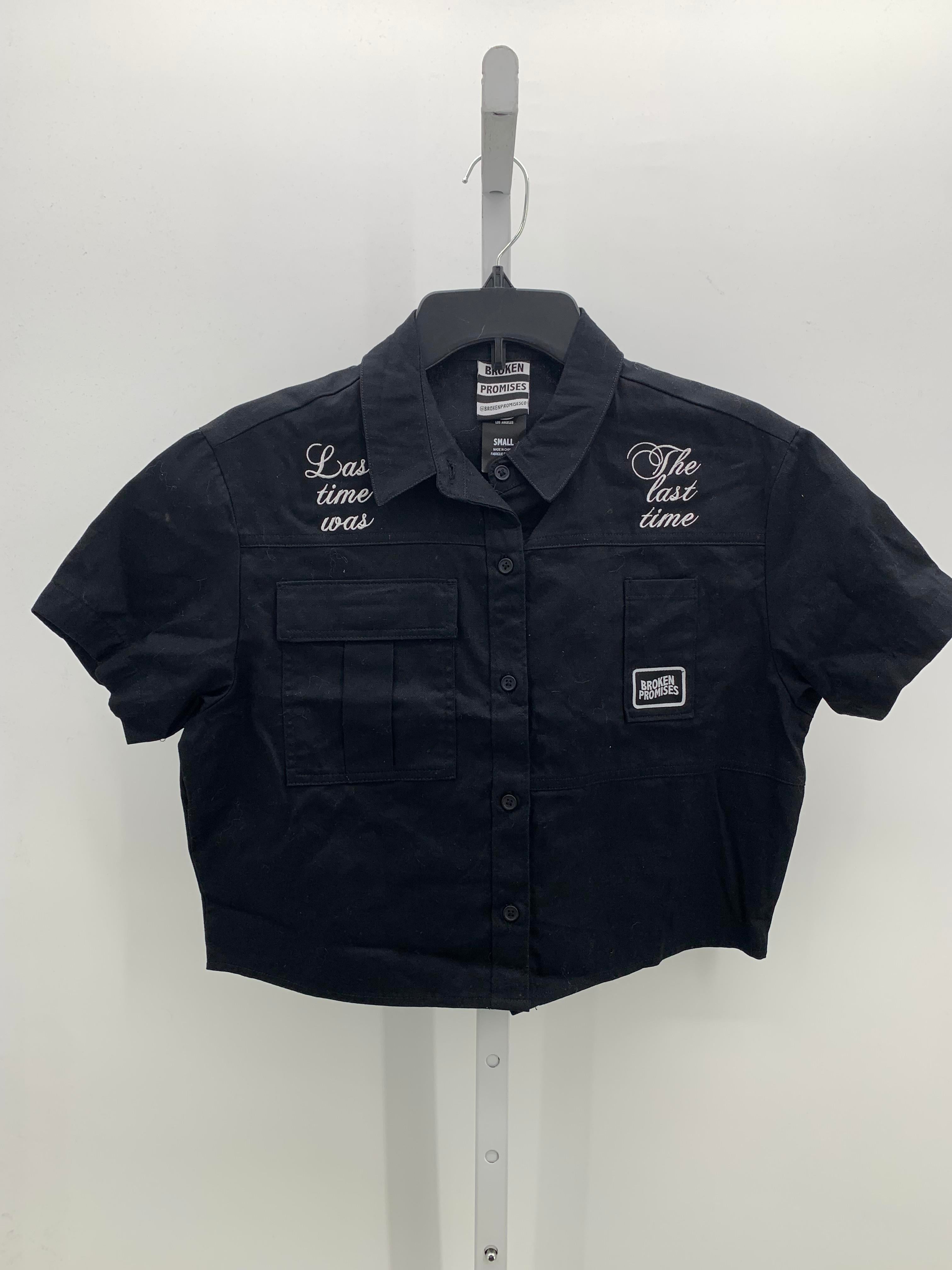 Size Small Juniors Short Sleeve Shirt