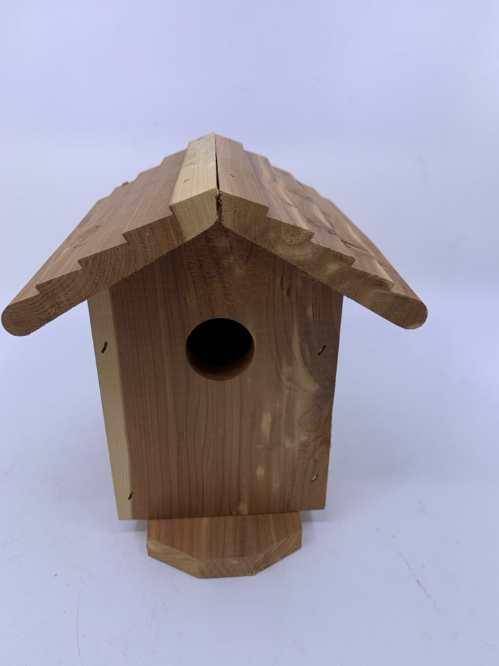 UNFINISHED BIRD HOUSE W/ HARD WARE.