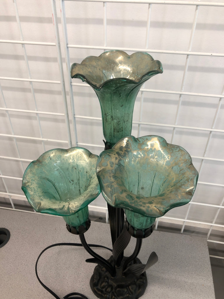 BLUE FLOWER LAMP.