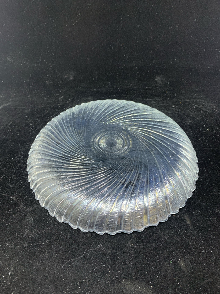 4 SWIRL GLASS LUNCH PLATE W/SCALLOPED EDGE.