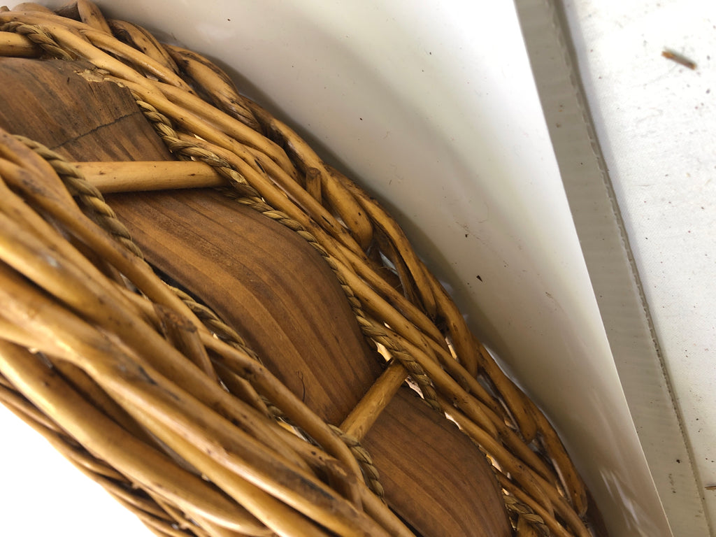 OVAL 2 TONE FLAT BASKET W/WOOD HANDLES.