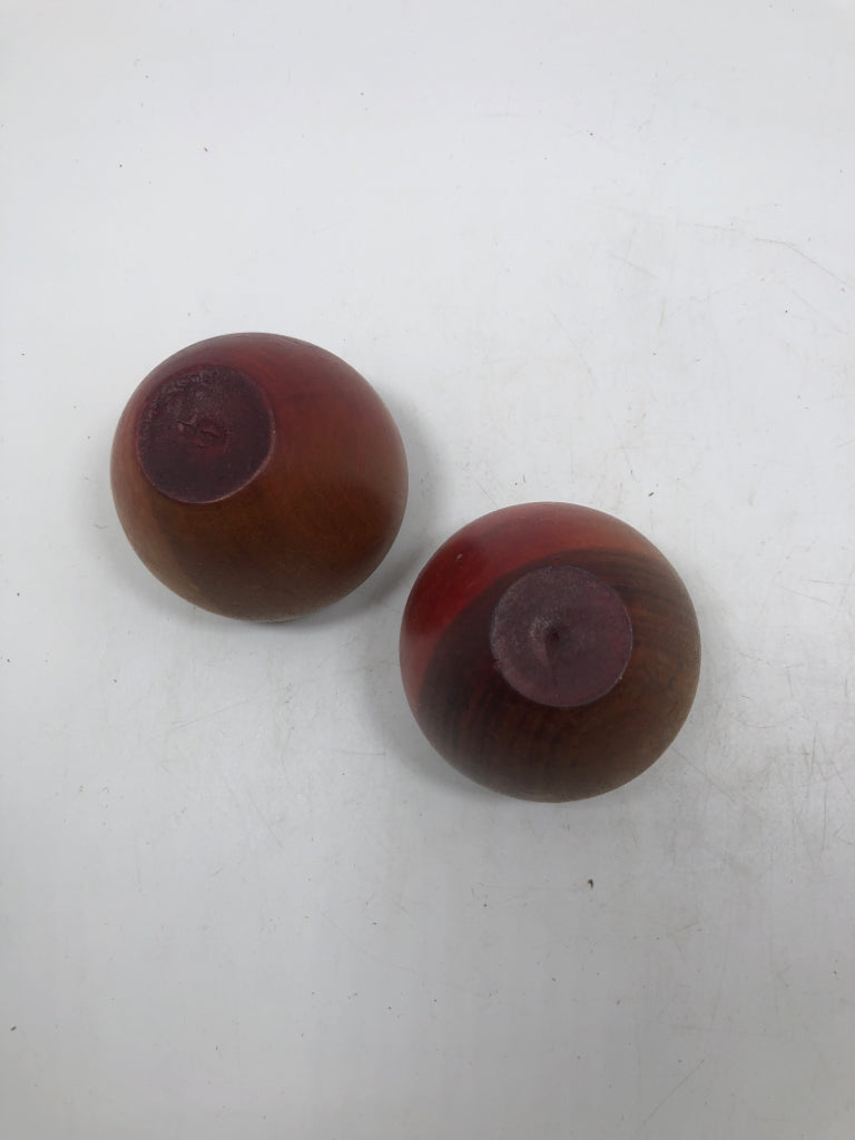 2 WOOD APPLES SHELF DECOR.