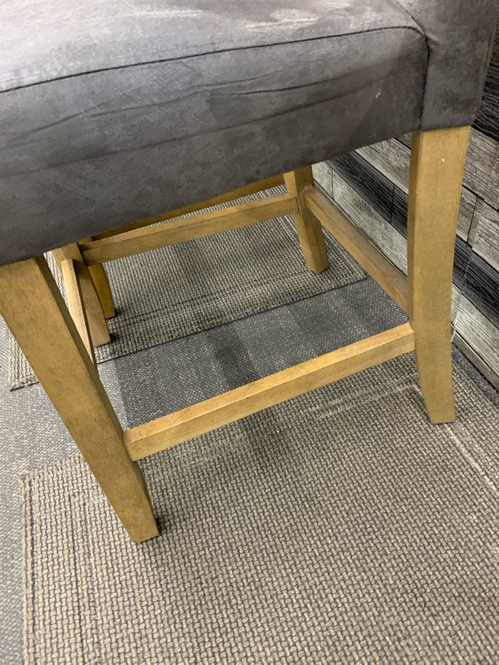 2 GRAY UPHOLSTERED CHAIRS W/WOODEN LEGS.