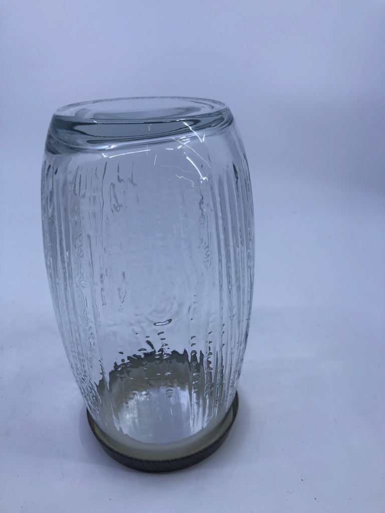 CLEAR RIBBED JAR W/LID.