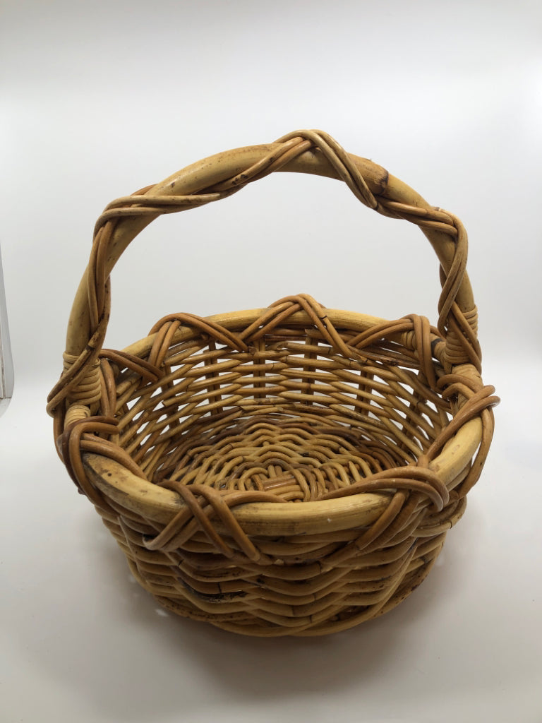 ROUND HEAVY WOVEN BAMBOO BASKET.