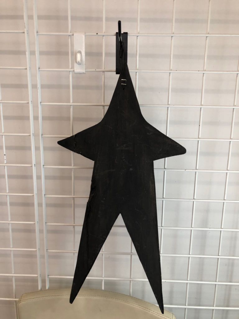 PRIMITIVE WOODEN STAR POCKET.