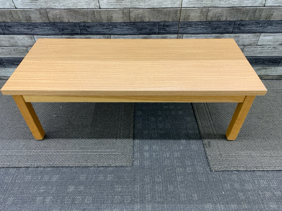 LIGHT WOOD COFFEE TABLE.