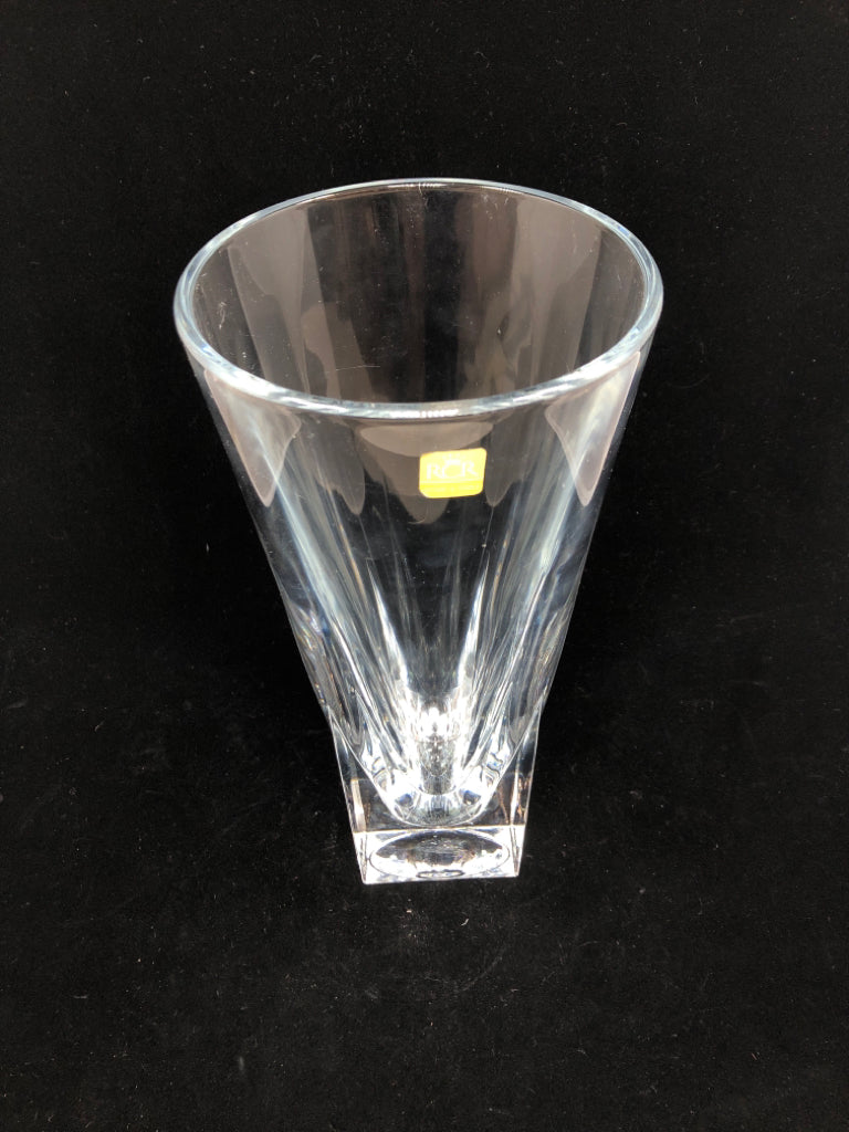 CRYSTAL GLASS VASE.