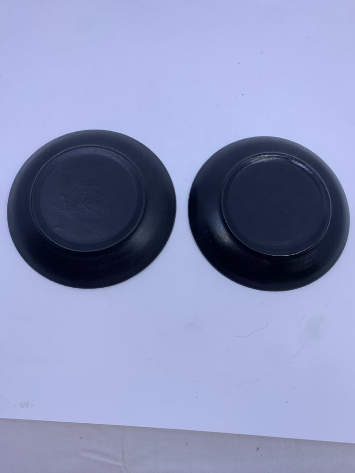 2 BLACK VTG PAINTED FRUIT PLATES.