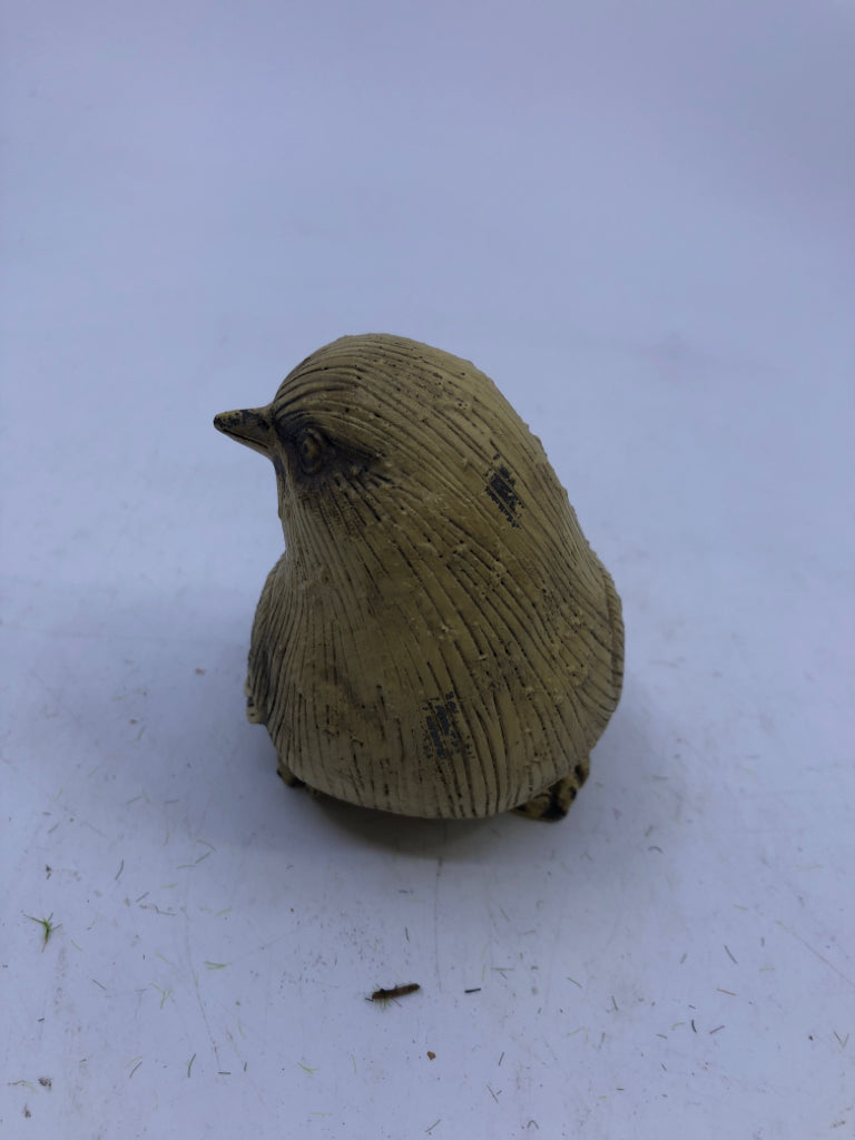 2 TAN DISTRESSED WOOD BIRDS ON TWIG NEST.
