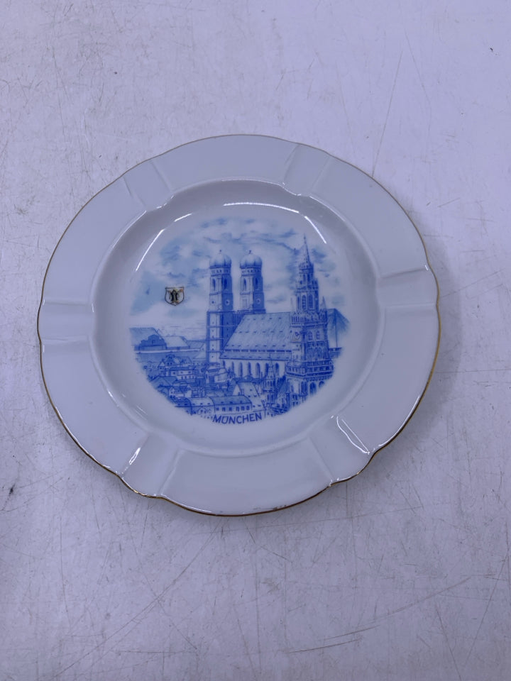 WHITE PLATE W/ BUILDING MONCHEN ASHTRAY.