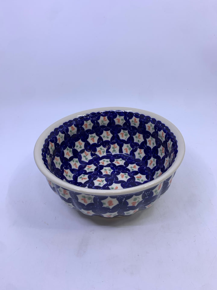 POLISH POTTERY TULIP PATTERN BOWL.