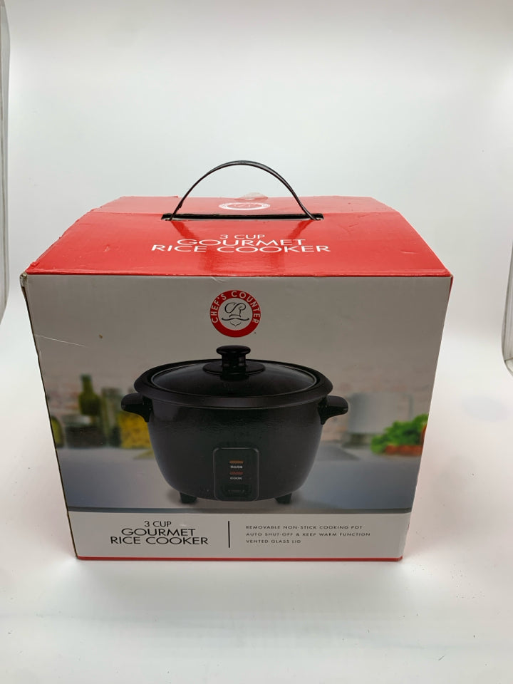 NIB 3 CUP RICE COOKER.