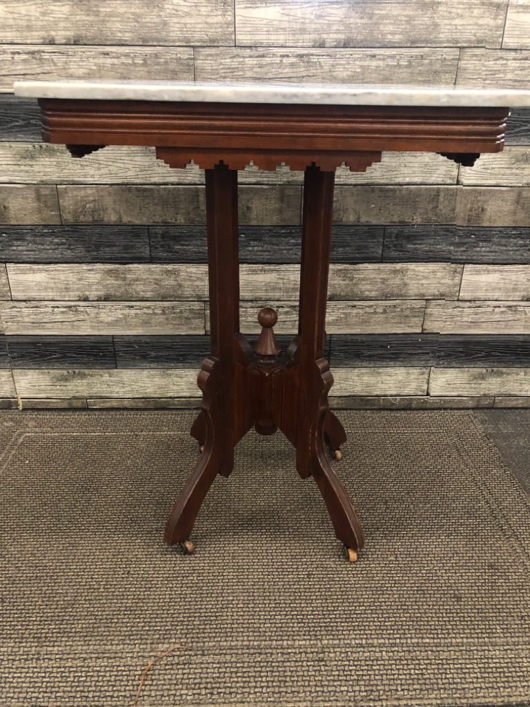 VTG MARBLE TOP VICTORIAN STYLE WALNUT END TABLE ON WHEELS.