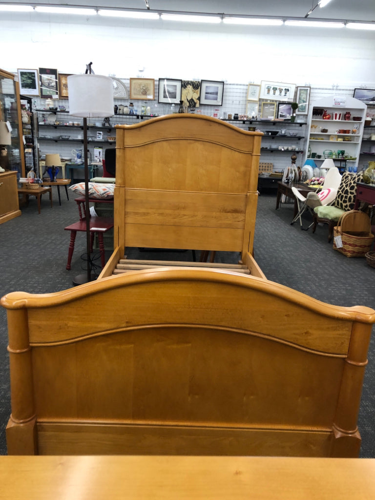 OAK TWIN BED.