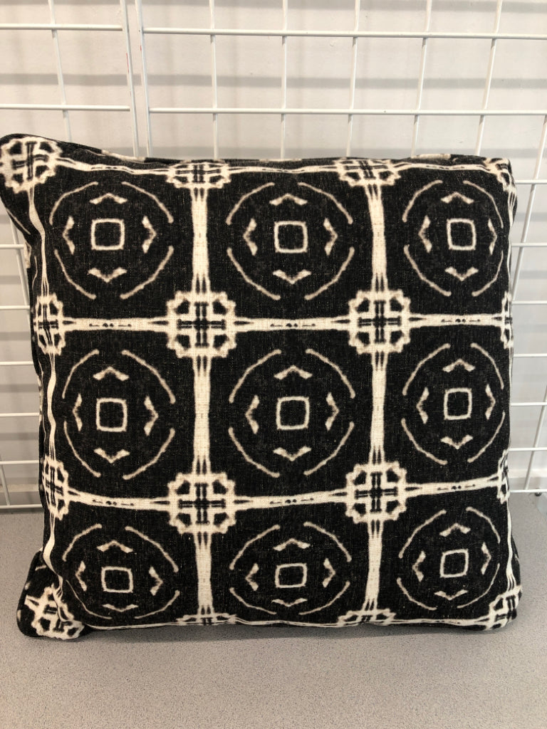 LARGE BLACK+WHITE SQUARE THROW PILLOW.