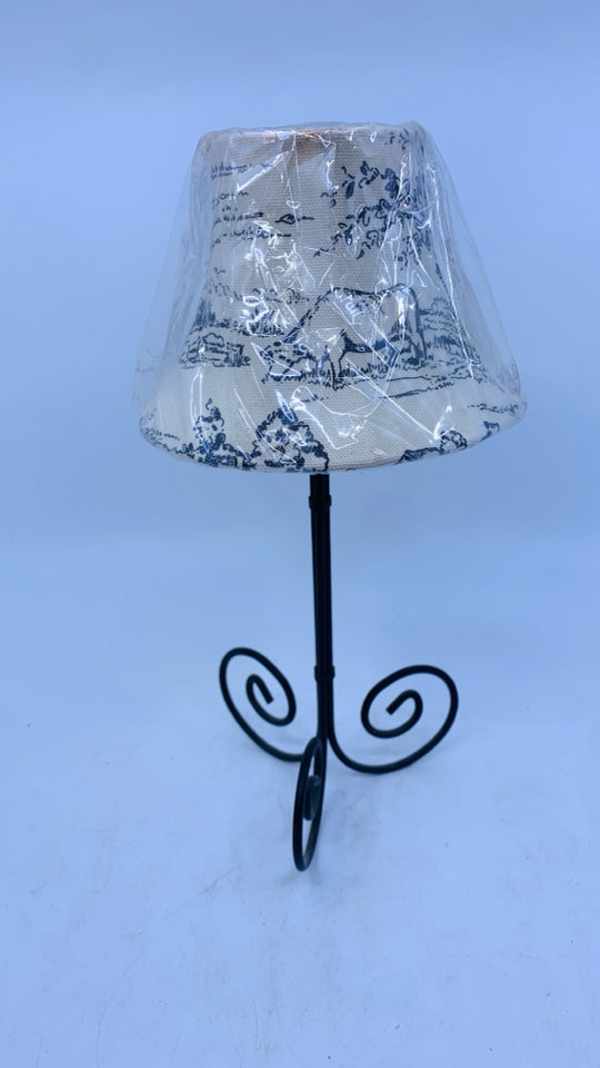 BLACK METAL CANDLE LAMP W CREAM SHADE.
