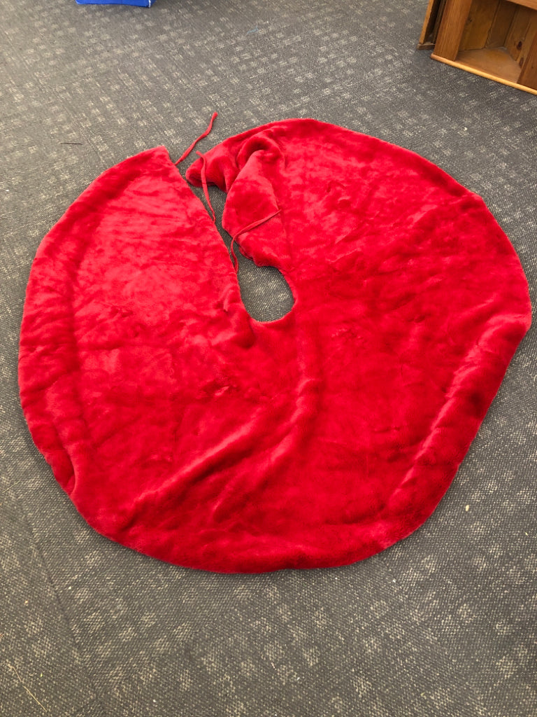 LARGE RED PLUSH TREE SKIRT-MARTHA STEWART