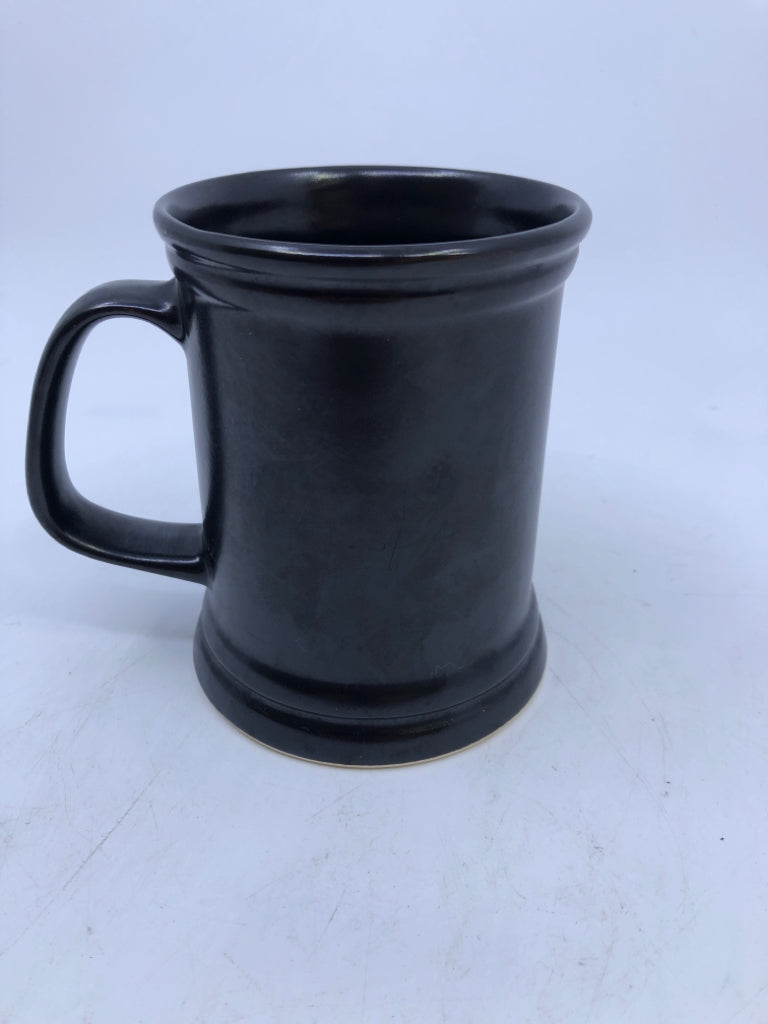 BUCKINGHAM PALACE BLACK MUG.