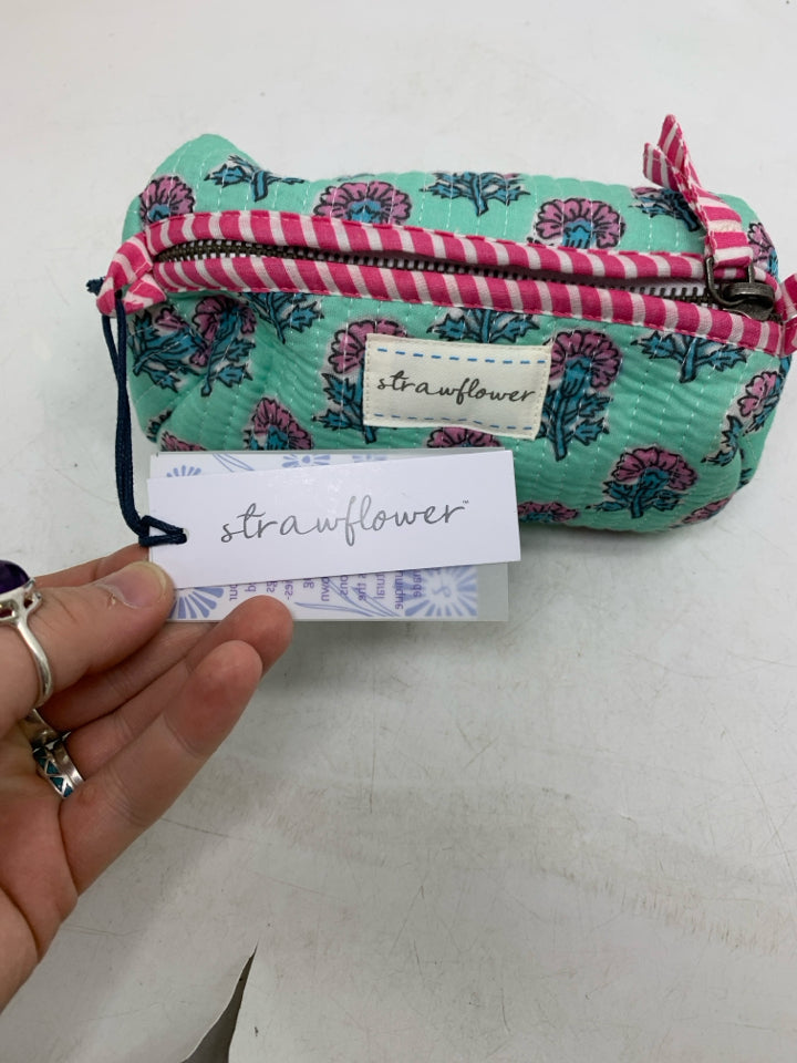 NWT STRAWFLOWER SMALL QUILTED FLORAL COSMETIC BAG.