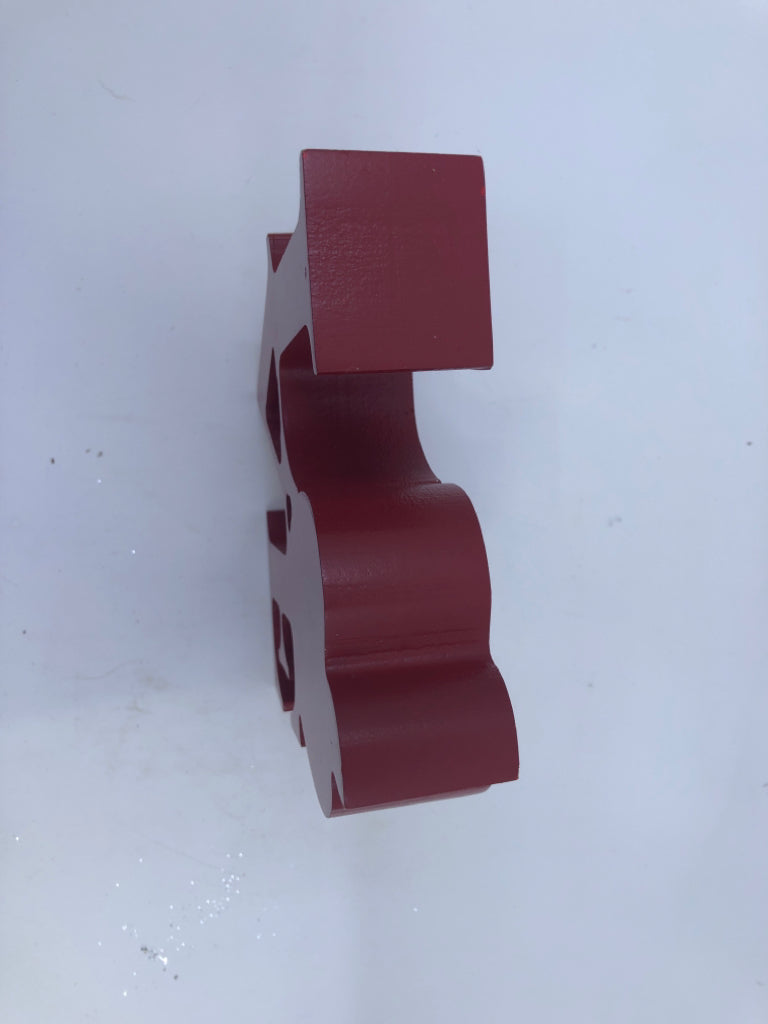 RED LOVE WITH APPLE BLOCK SIGN.
