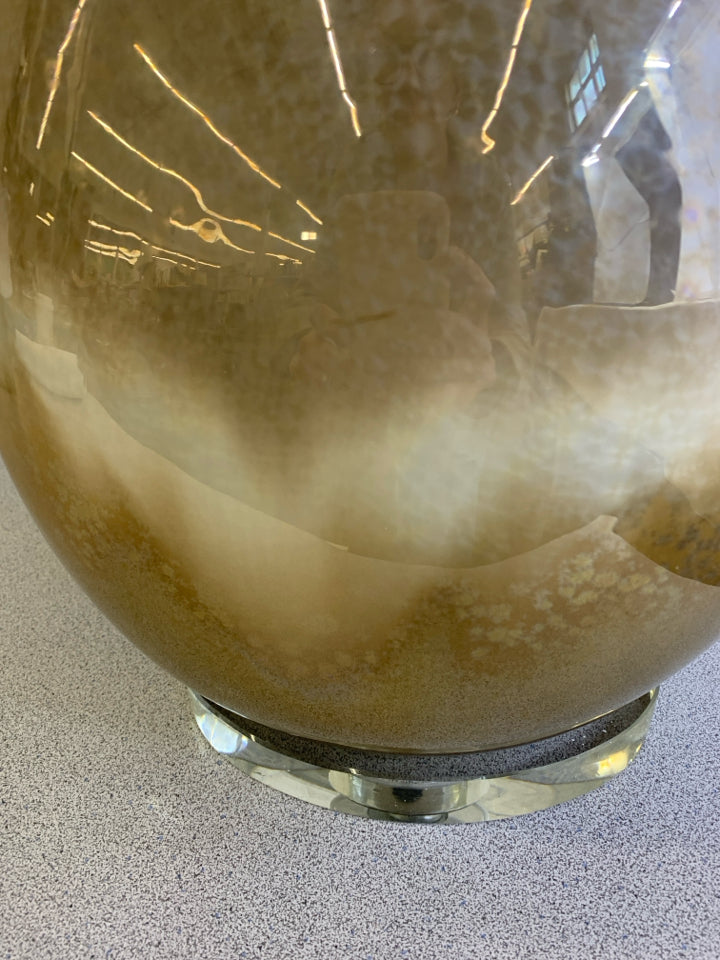 GOLD GLASS BASE LAMP W/WHITE SHADE.