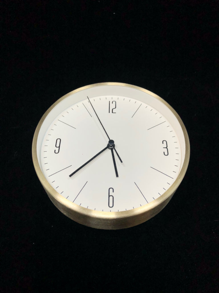 SM WALL CLOCK W/GOLD RIM.