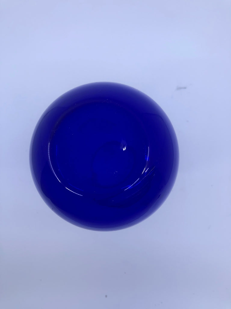 BLUE WAVY HOUR GLASS SHAPE VASE.