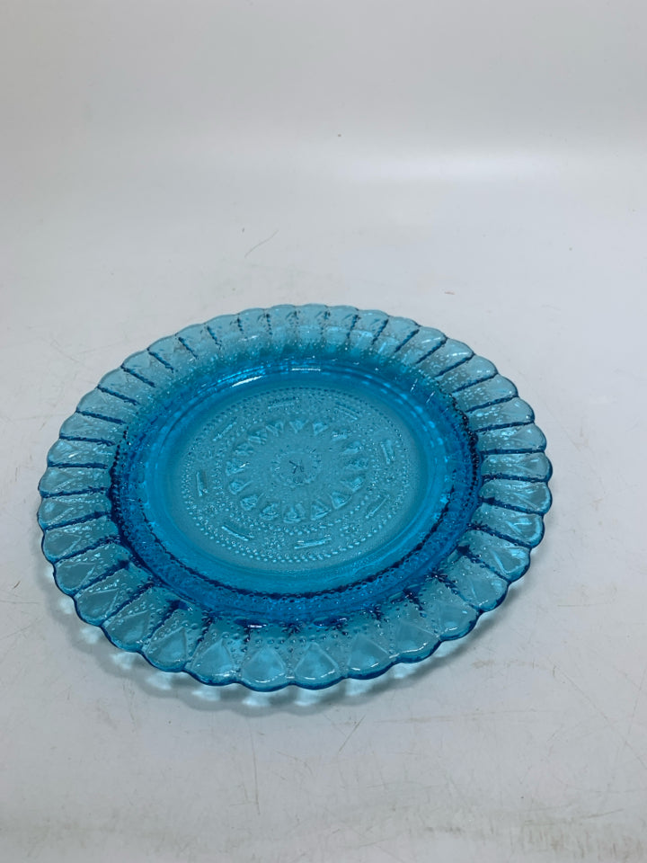 FOOTED LIGHT BLUE TEXTURED PLATE SCALLOP.