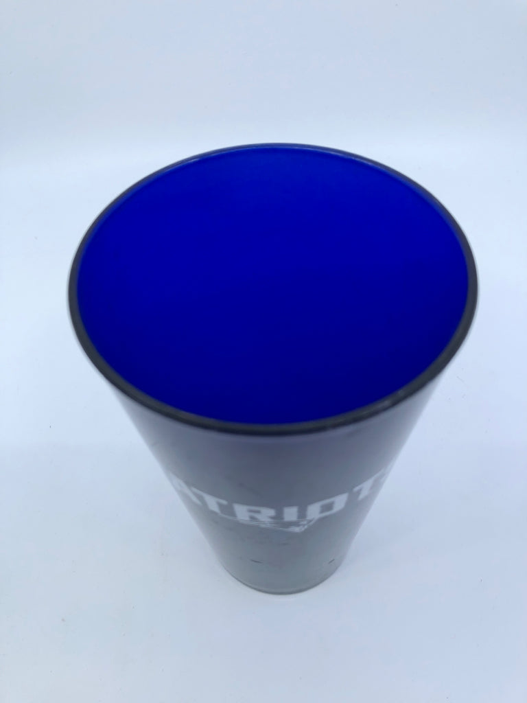 4 NAVY BLUE PLASTIC PATRIOTS CUPS.
