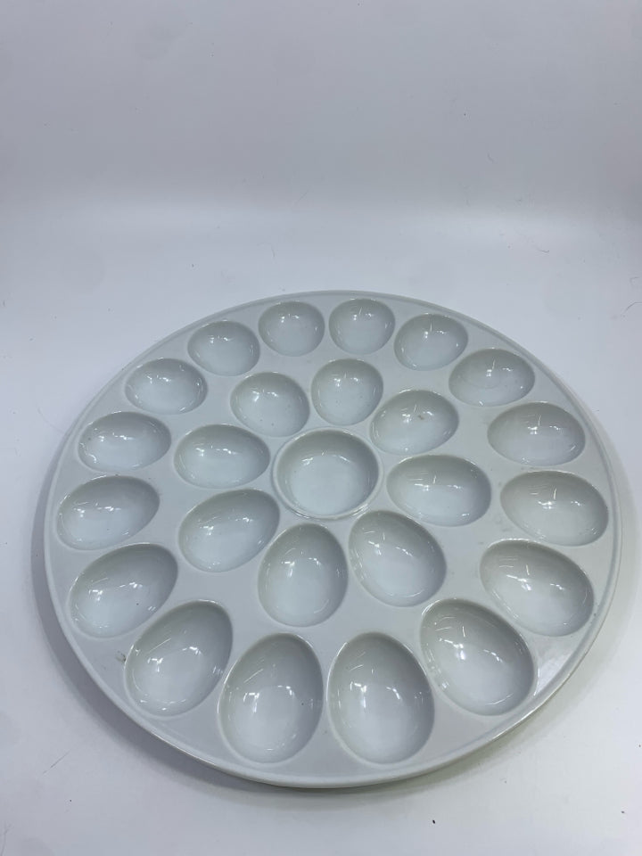 WHITE CERAMIC EGG PLATTER 24 COUNT.