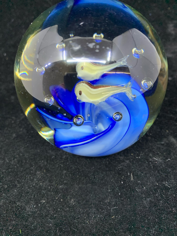 GLASS BALL PAPERWEIGHT W/FISH INSIDE.