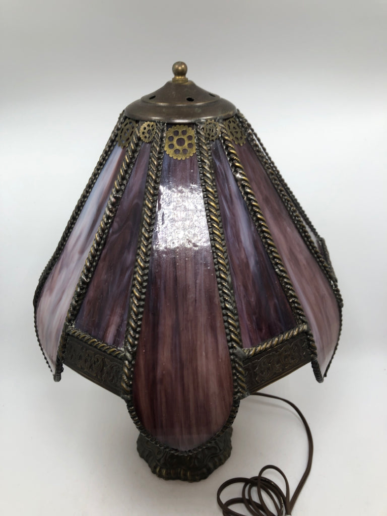 STAINED GLASS LAMP W/GEAR DESIGN + BRASS BASE.