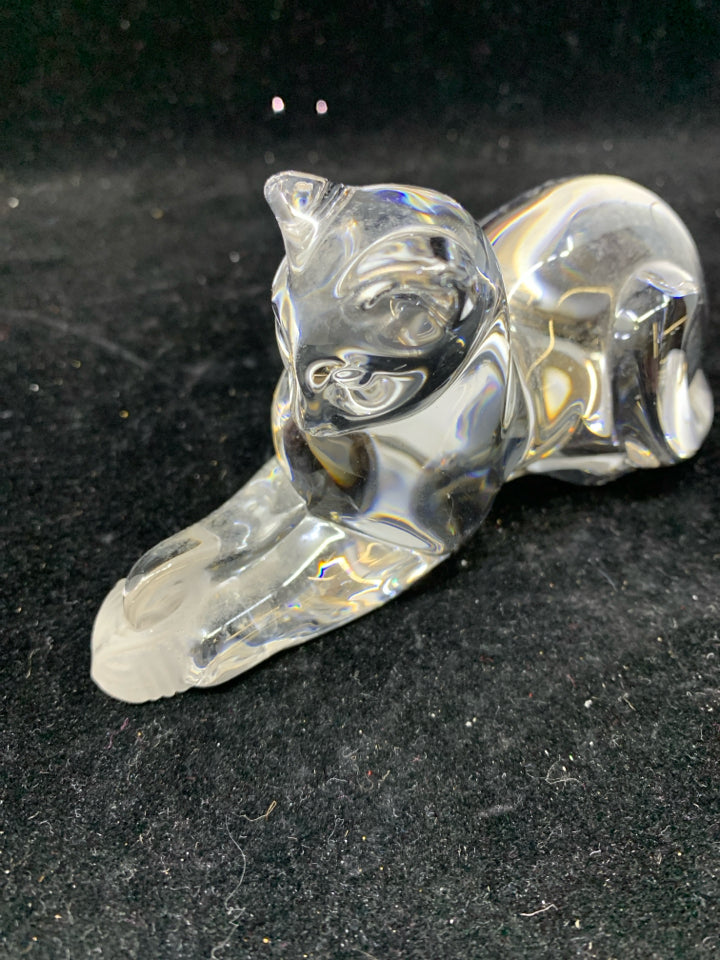 CRYSTAL CAT PLAYING W/YARN.