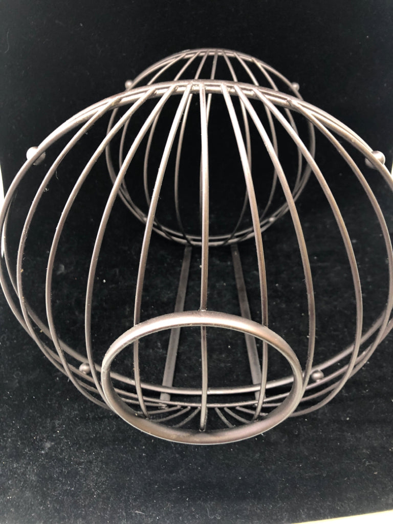 WIRE 2-TIERED FRUIT HOLDER.