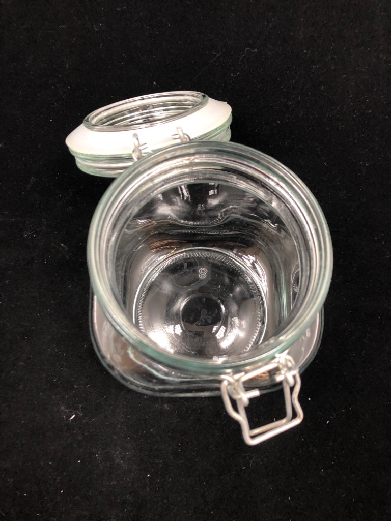 CLEAR GLASS JAR W/FLIP LOCKING LID.