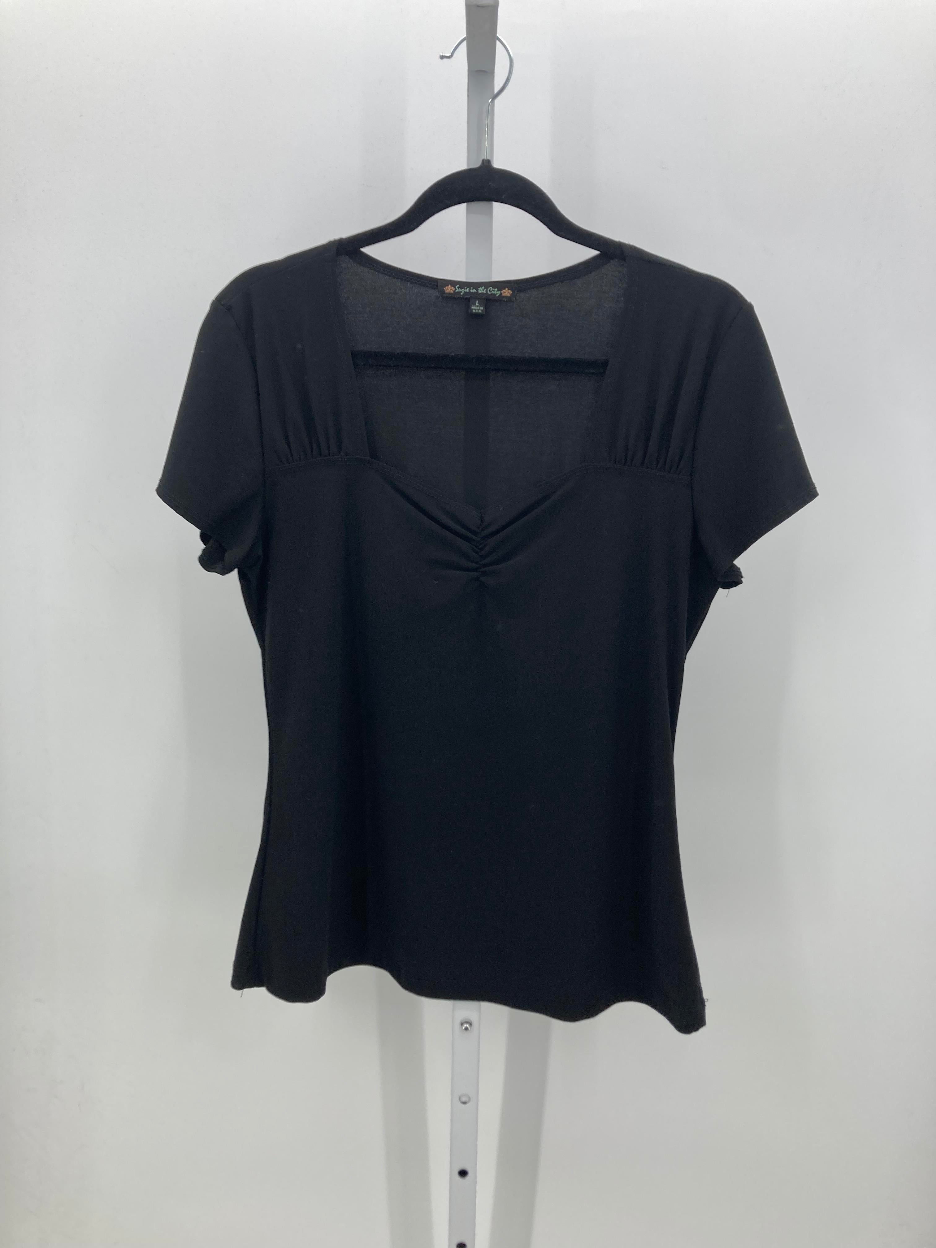 Suzie in the City Size Large Misses Short Sleeve Shirt