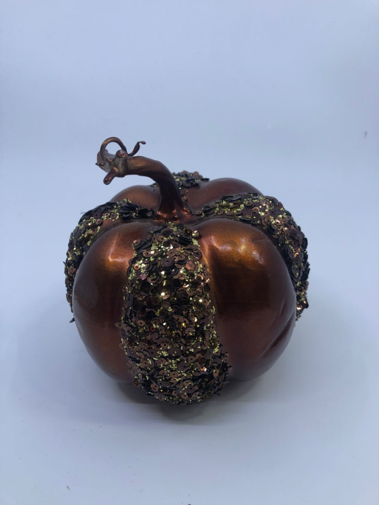 BRONZE & SEQUINS PLASTIC PUMPKIN.