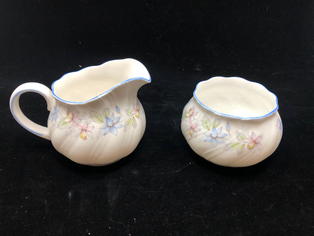 19PC VTG BLUE FLORAL TEA SET SRV FOR 6.