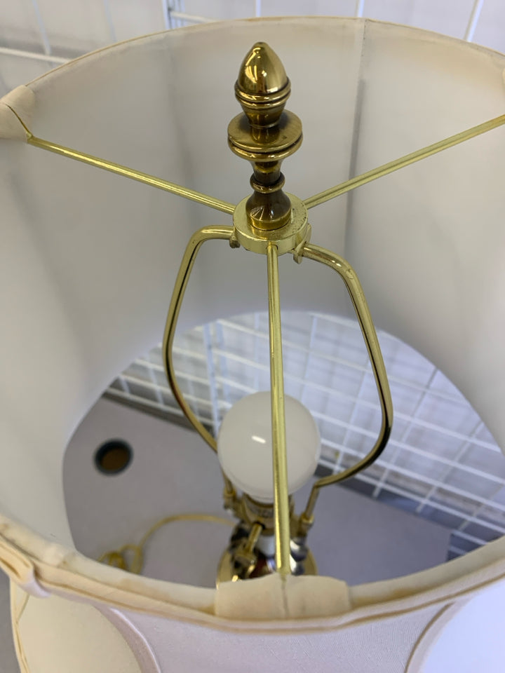 GOLD BASE LAMP W/CREAM SHADE.