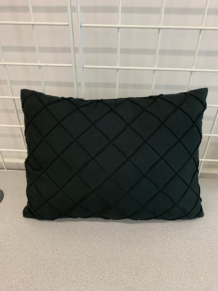 DIAMOND PLEATED BLACK PILLOW.