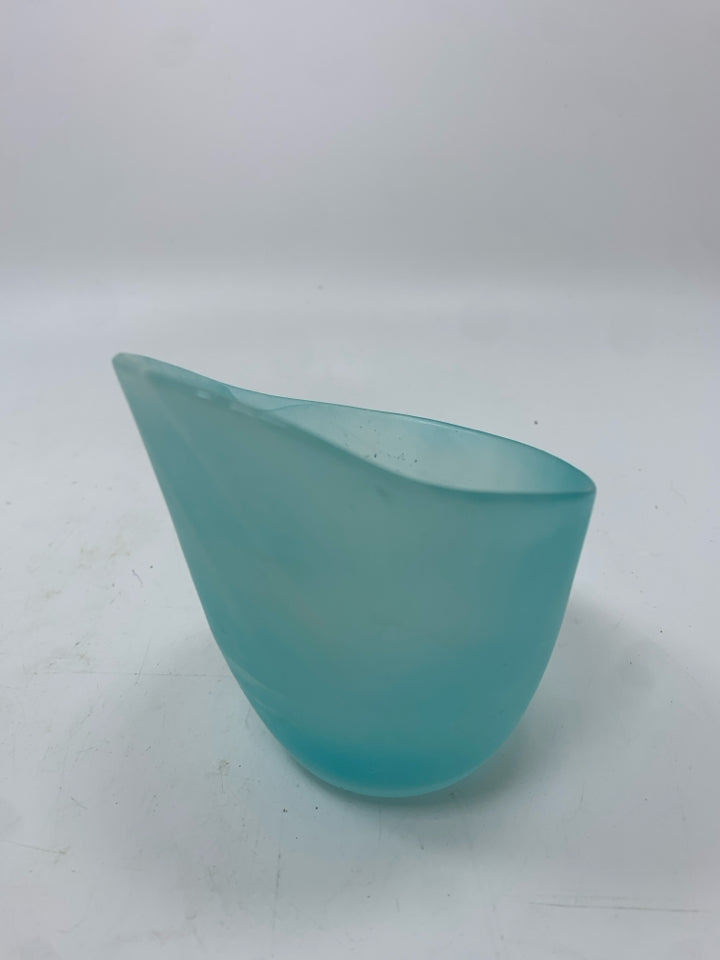 HIGH-BACK BLUE BLOWN GLASS CANDLE HOLDER.