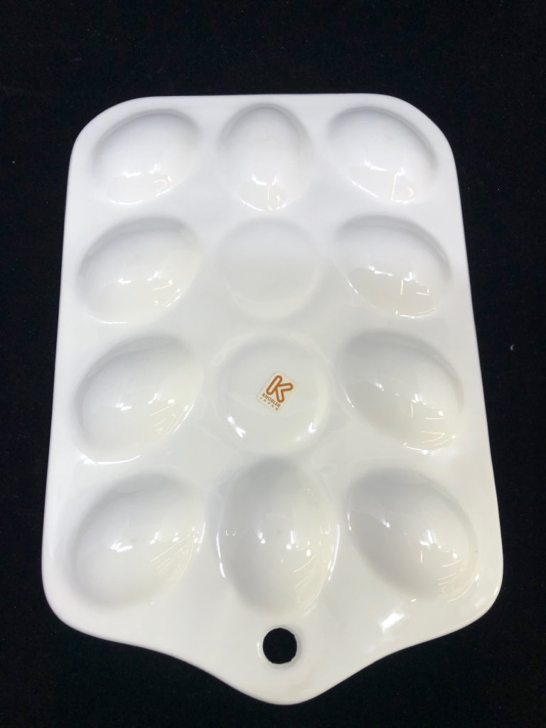 10 SLOT DEVILED EGG PLATTER W/BLUE S&P ROOSTERS.