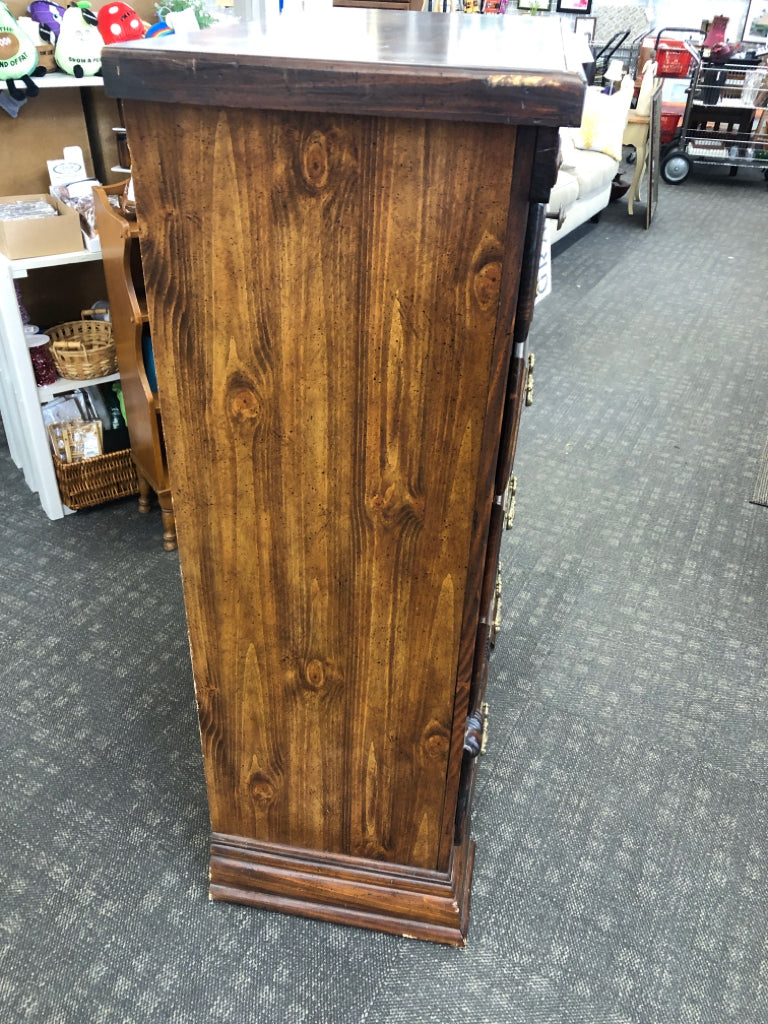 DARK WOOD VTG 5 DRAWER DRESSER.