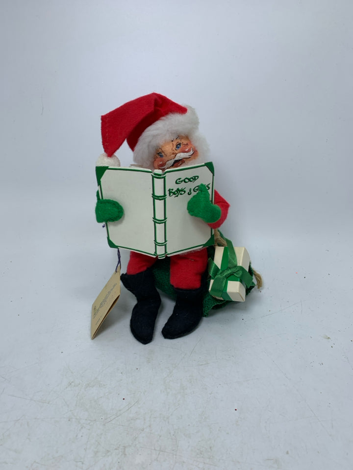 VTG ANNALEE SITTING ON GREEN SACK LOOKING AT GOOD LIST BOOK 1989.